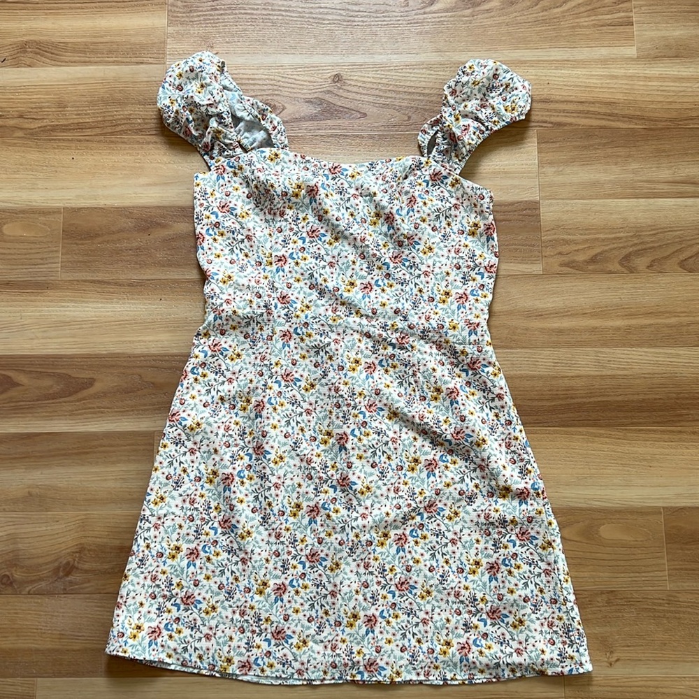 NWT! Urban Outfitters -French Connection floral mini dress! Size 6